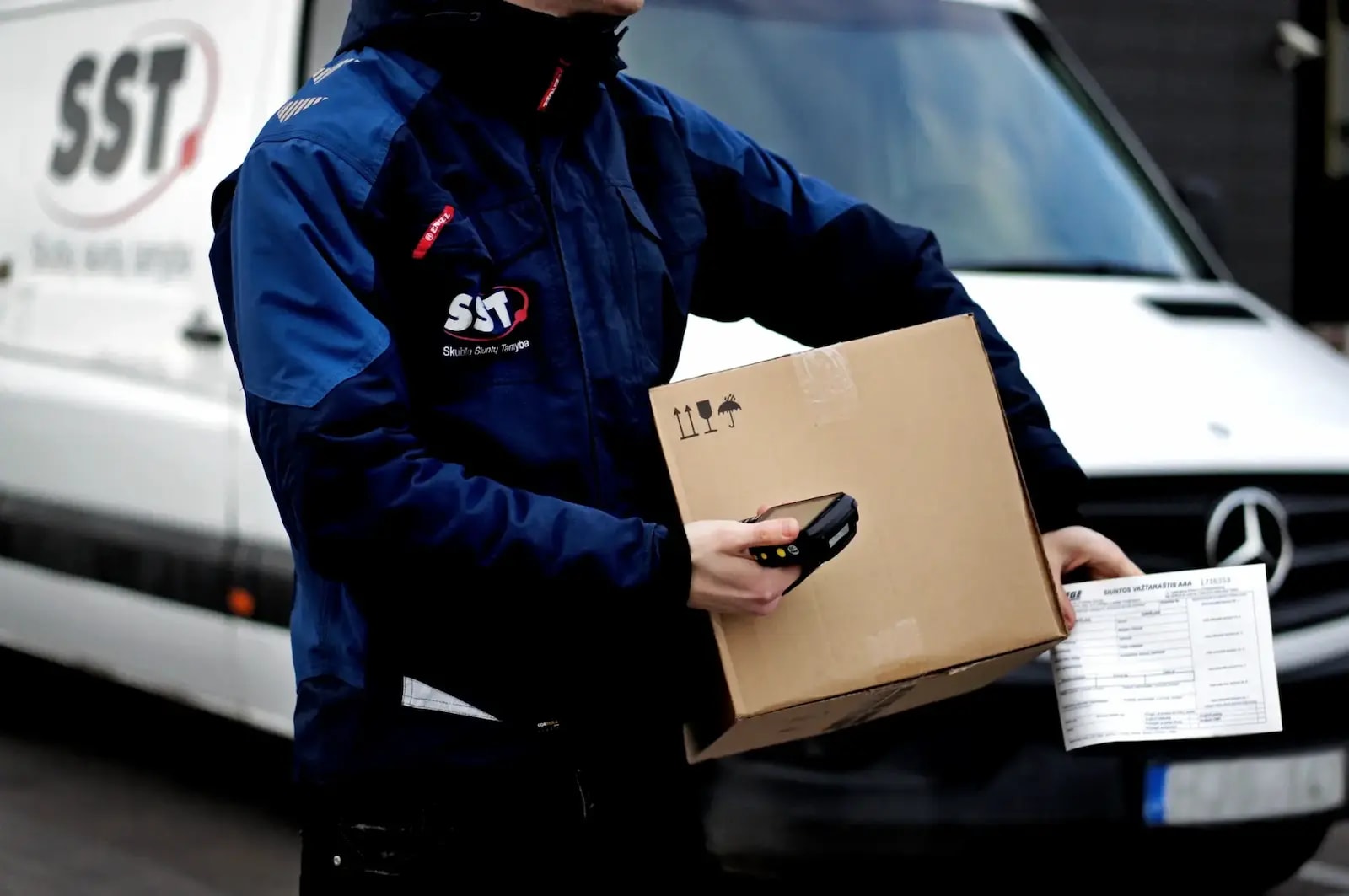 Send a parcel in Lithuania or abroad with SST courier services